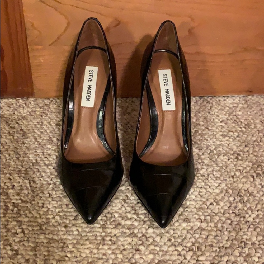 Black Steve Madden pumps
